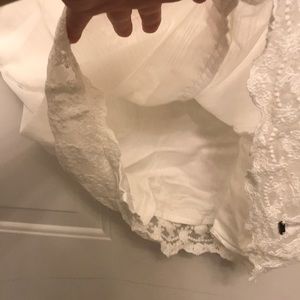 Abercrombie & Fitch Tops - Abercrombie & fitch white floral top Abercrombie & Fitch Tops - Abercrombie & fitch white floral top